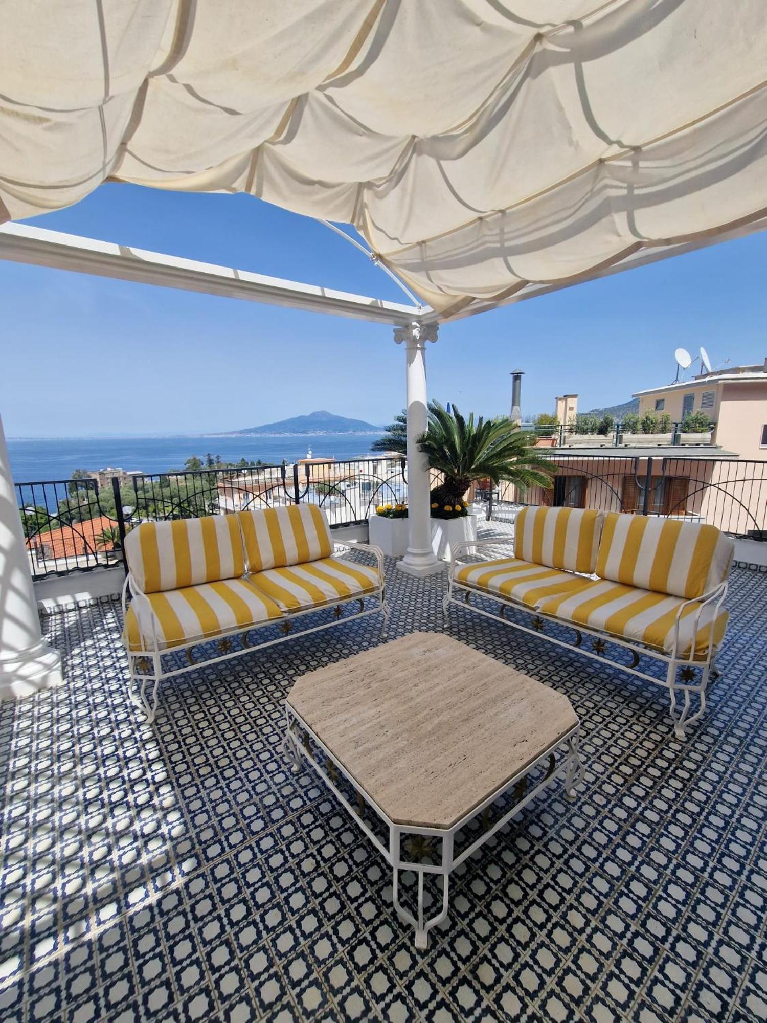 La Casa Di Giorgina Apartment Sorrento Luaran gambar